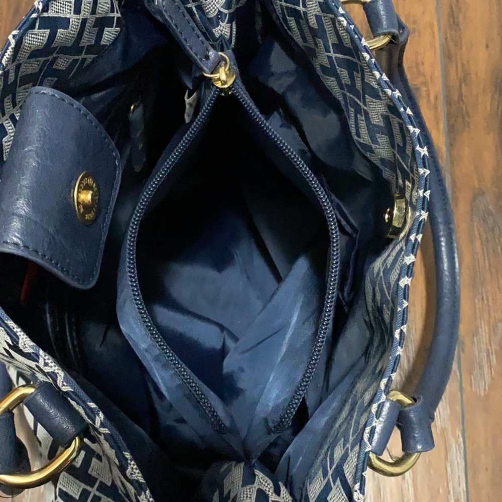 Tommy Hilfiger blue logo purse - Picture 11 of 11